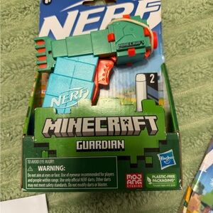 Nerf Minecraft Guardian Blaster - Green and Red